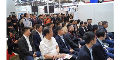 创世纪集团CCMT2024新品颁布会盛大开幕，高端五轴机床引领行业创新潮水